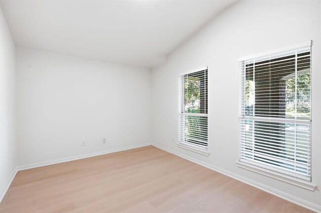 Building Photo - 744 Bent Wood Pl