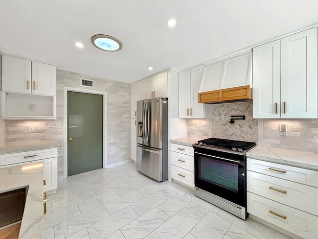 Building Photo - Beautiful 4BD/2BA House in La Mesa w/ W/D,...