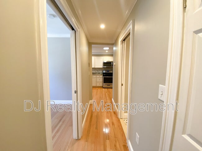 Building Photo - 466 Commercial St