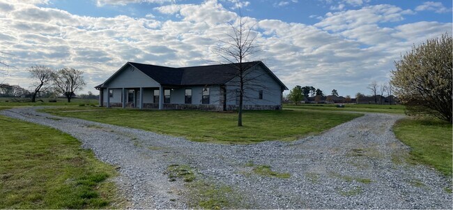 Building Photo - 9969 Glen Rd