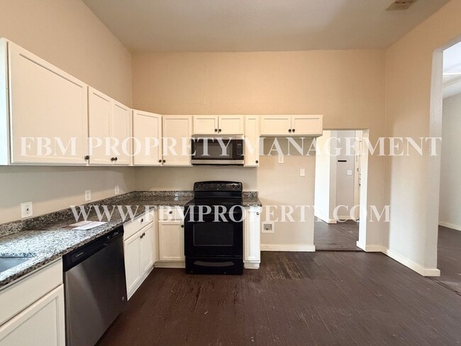 Building Photo - 741 W Park Ave