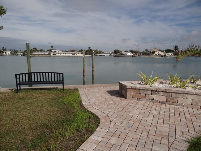 Building Photo - 13360 Boca Ciega Ave