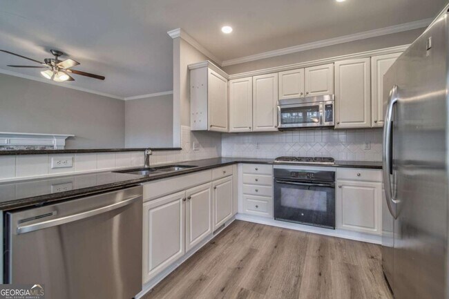 Building Photo - 2011 Town Lake Hills W