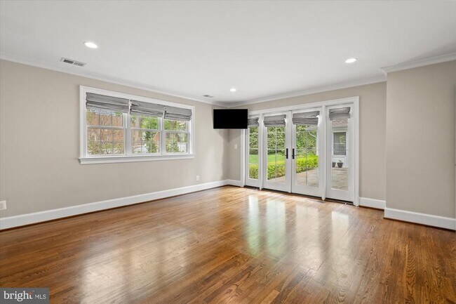 Building Photo - 4905 Dorset Ave