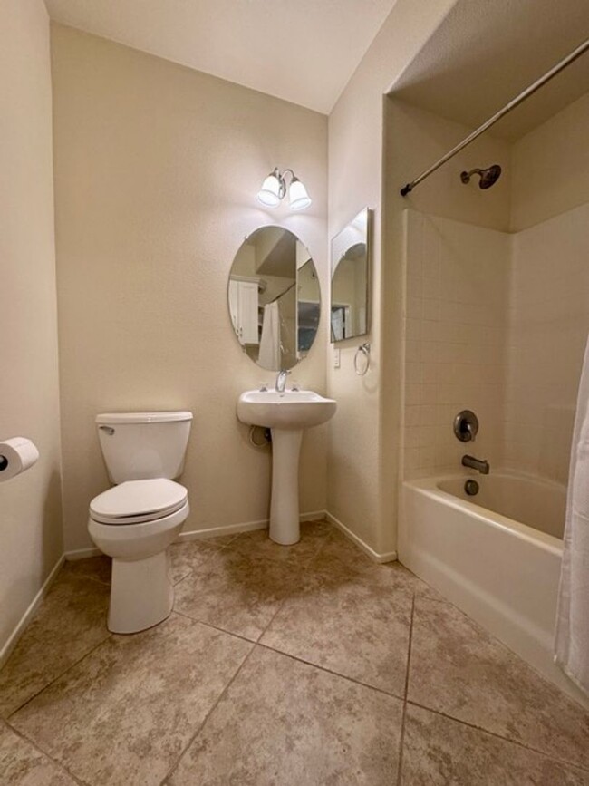 Building Photo - 1 bedroom Murrieta condo for LEASE with a ...