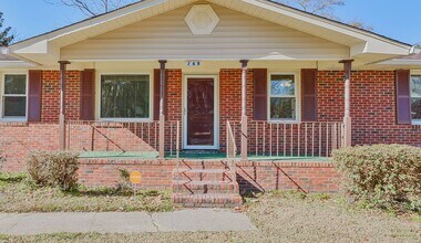 Building Photo - Charming West Ashley Home