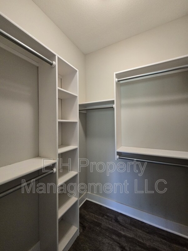 Building Photo - 3321 E Aster St