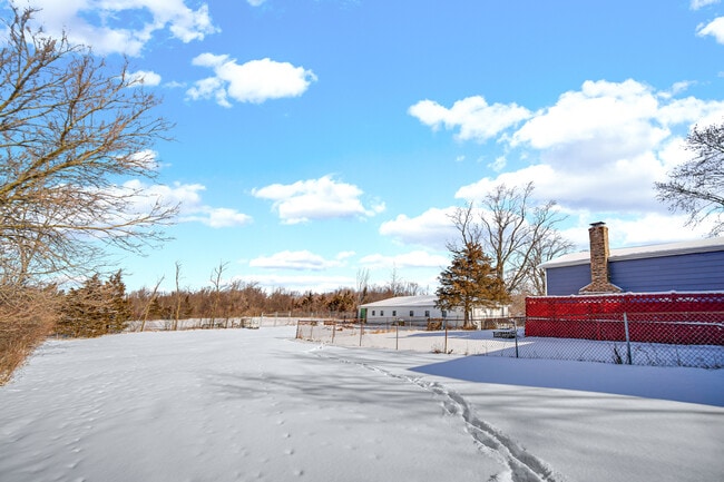 Building Photo - 2322 W Loves Ln