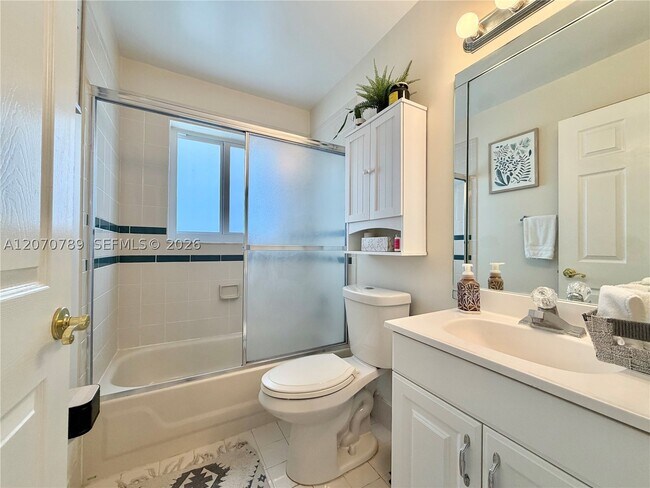 Building Photo - 415 NW 165th Ave