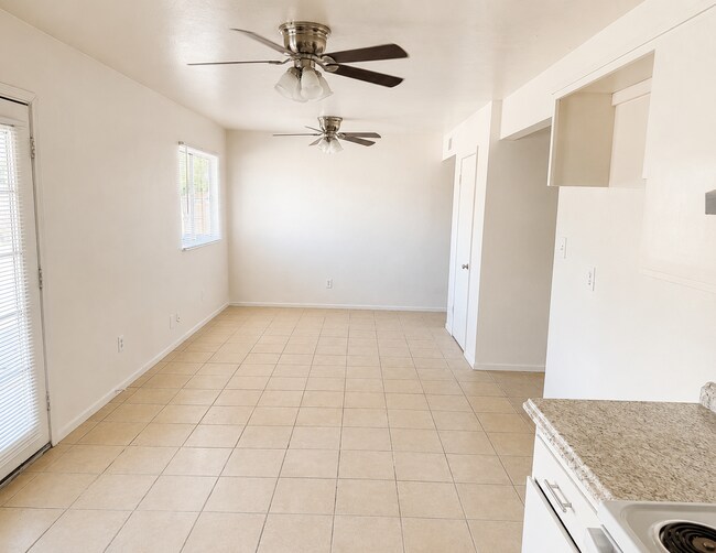 Building Photo - 3091 S Del Mar Ave