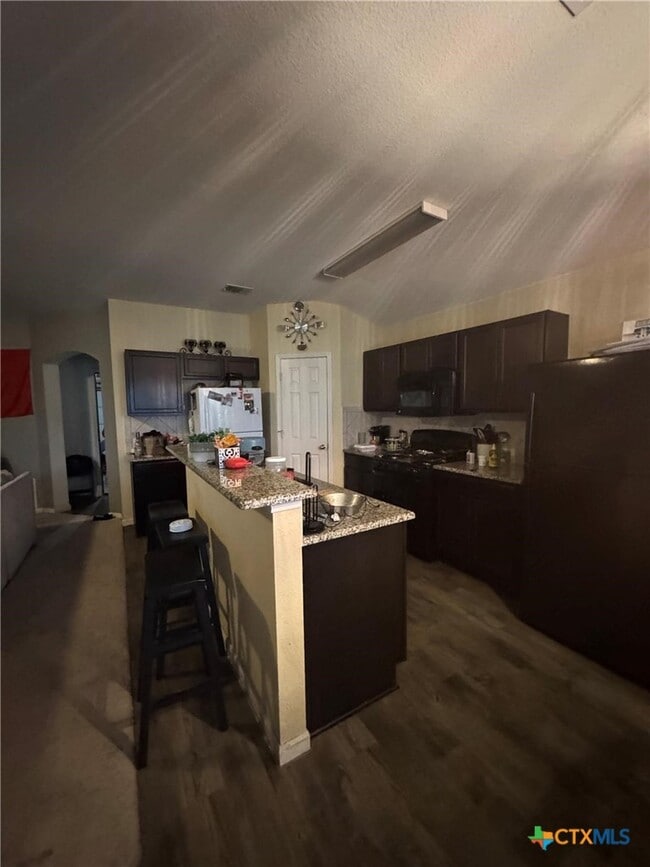 Building Photo - 376 Musgrav