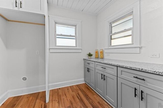 Building Photo - 208 N Guthrie Ave