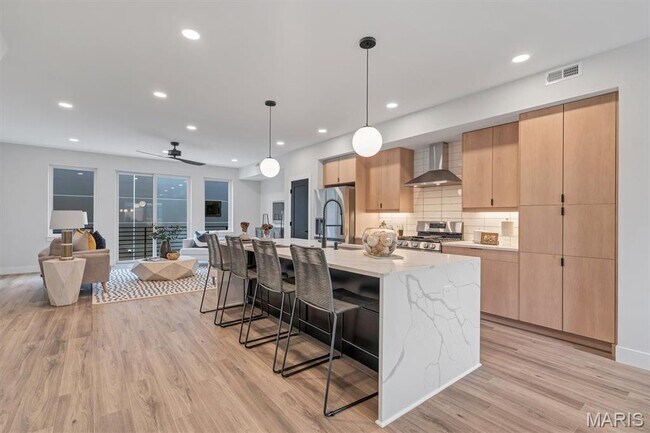 Building Photo - 513 Whittier St