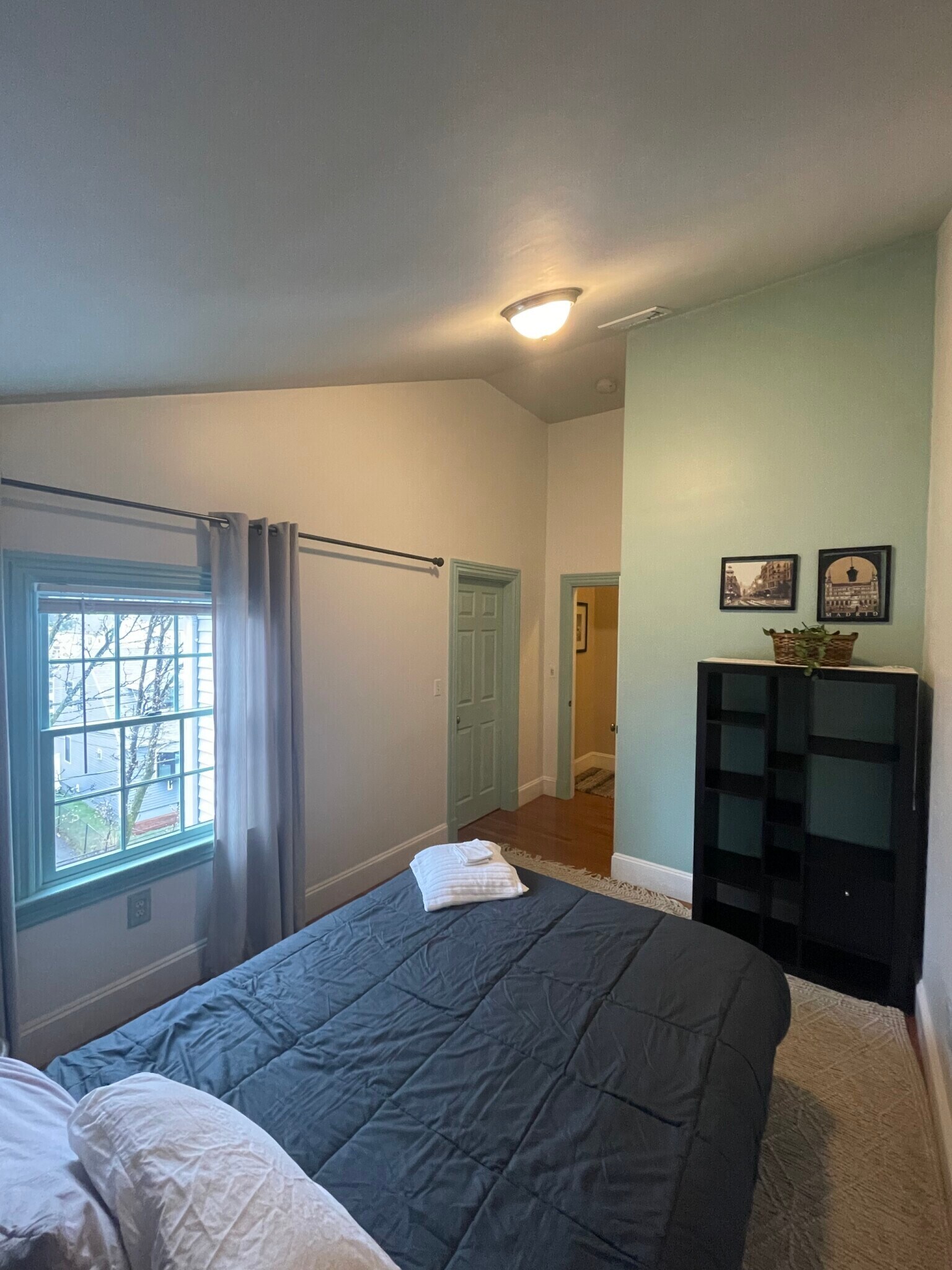 Building Photo - 14 Oak St