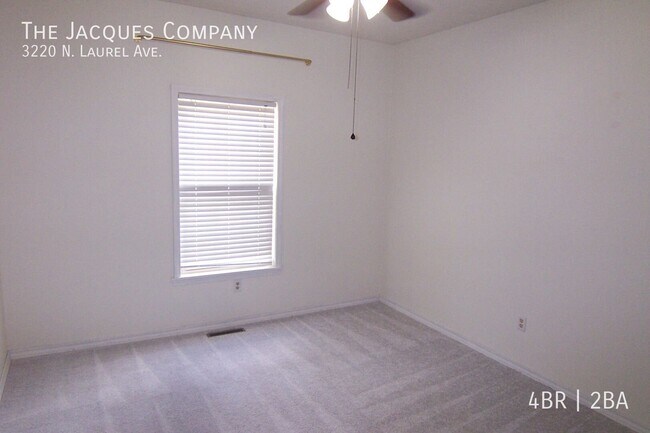 Building Photo - 3220 N Laurel Ave