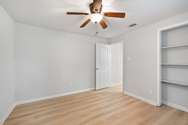 Building Photo - Secluded 3 bedroom, 1 bath house in the co...