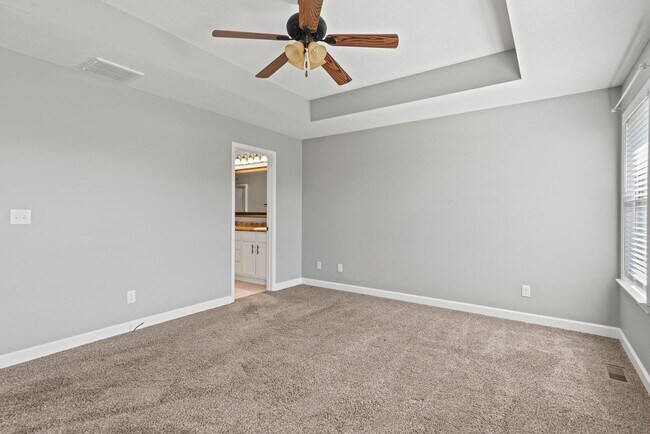 Building Photo - Available Dec 5!