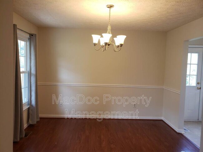 Building Photo - 7620 Regency Glen Dr