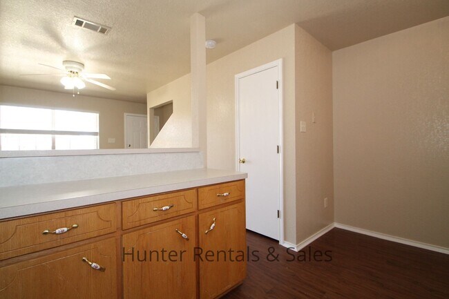 Building Photo - Fall Move!