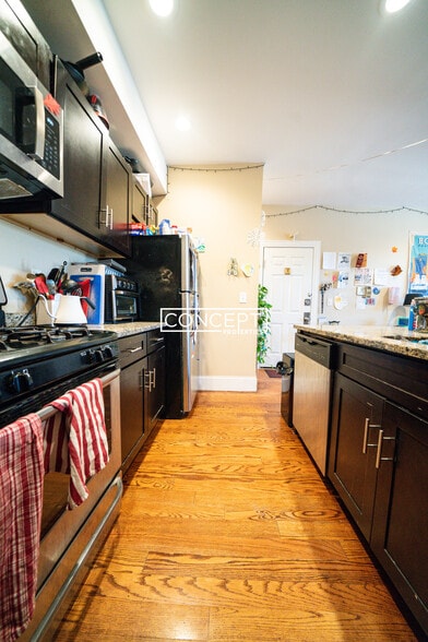 Building Photo - 10 Bickford Ave