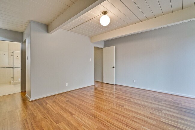 Building Photo - Updated 4 bed 2 bath Atrium Eichler in Pal...