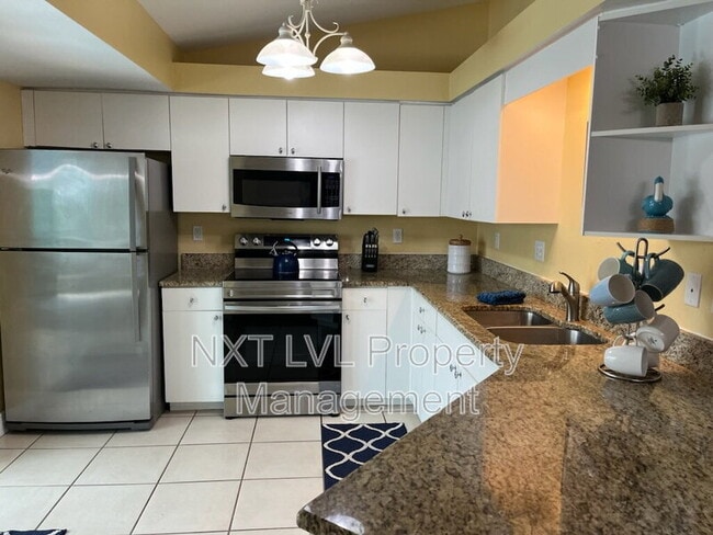 Building Photo - 4123 SW 21st Pl