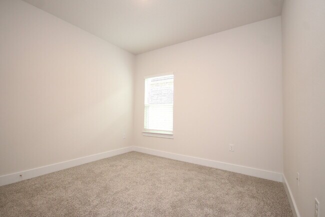 Building Photo - Don’t Miss This 4BR Avalon Home — Modern Interior, Open Floor Plan & Access to Pool, Volleyball &...