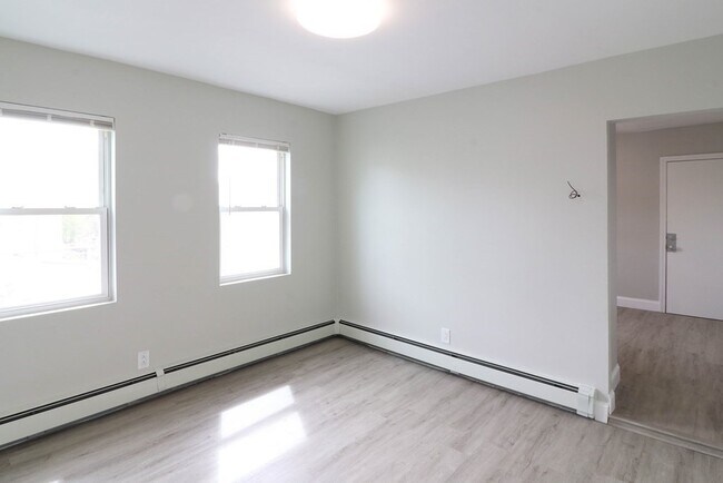 Building Photo - 346 Lowell St
