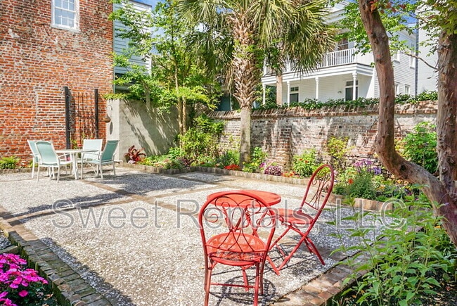 Building Photo - 6 Wentworth St