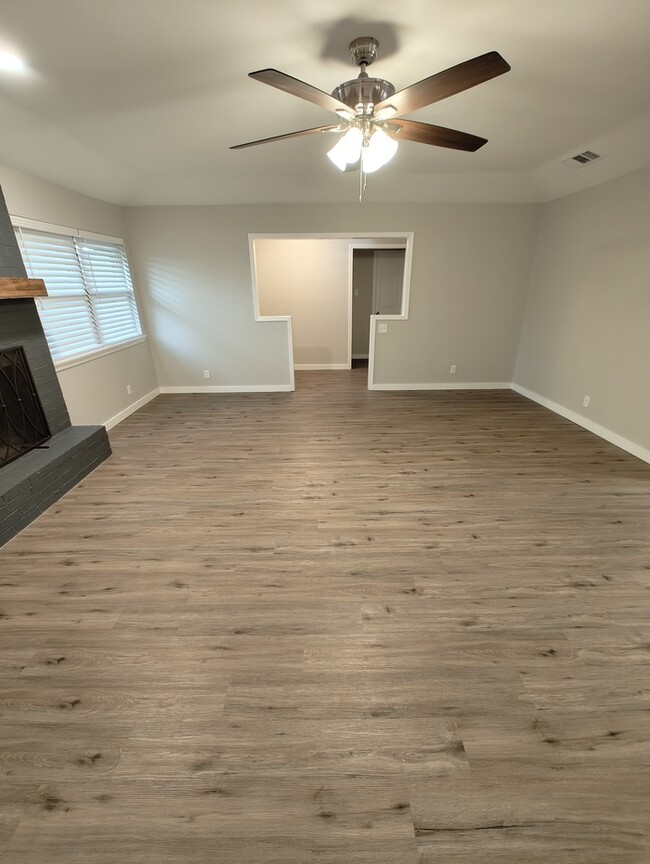 Building Photo - 2404 Northtown Ct