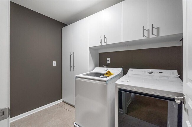 Building Photo - 865 Great Glen Pl