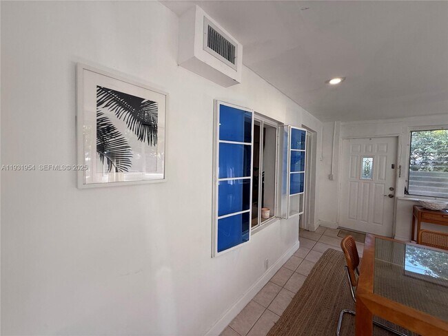 Building Photo - 318 SW 15th St