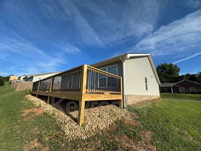 Building Photo - 5330 Blue Star Dr
