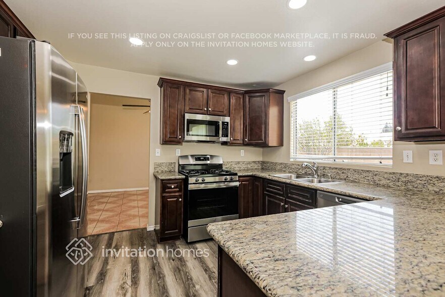 Building Photo - 2699 W Calle Vista Dr