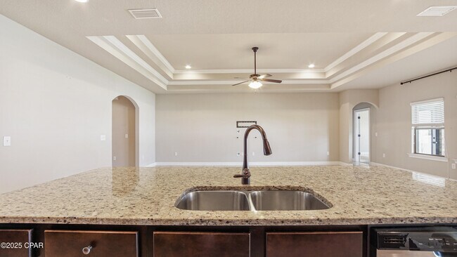 Building Photo - 221 S Shoreview Dr