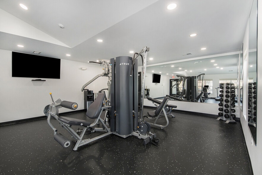 Building Photo - Hidden Creek