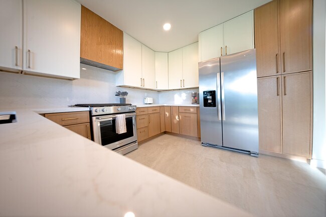 Building Photo - 179 Gran Via