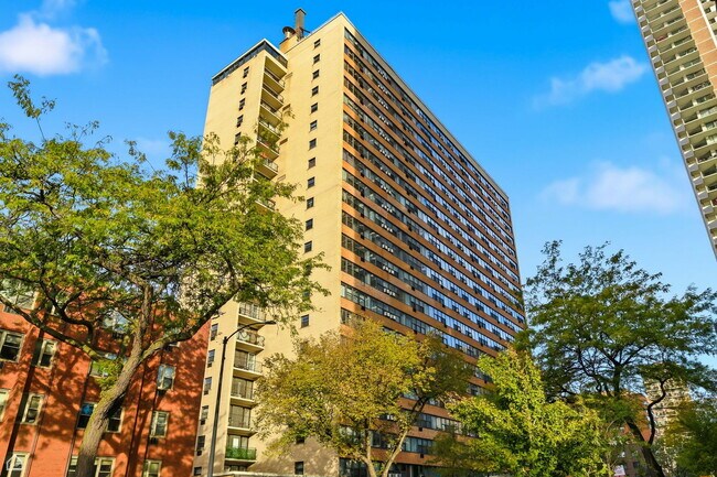 Building Photo - 6030 N Sheridan Rd