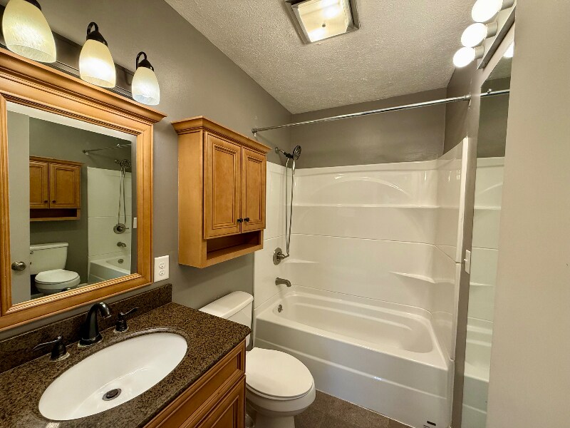 Building Photo - 801 Grand St