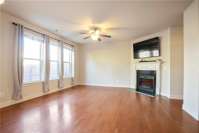 Building Photo - 2394 Whiteoak Ct SE