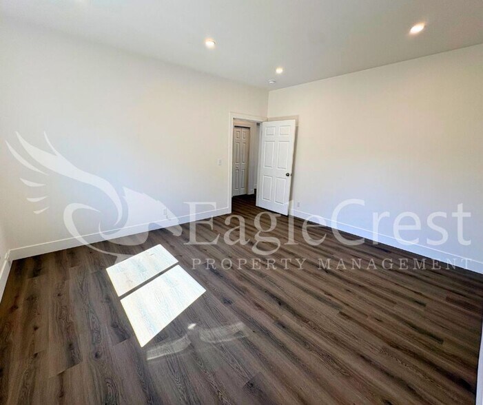 Building Photo - 420ANKENY