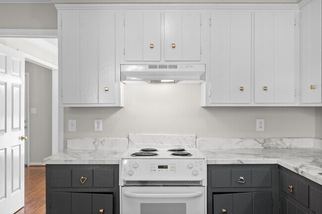 Building Photo - Pet Friendly Three Bedroom in Sango!