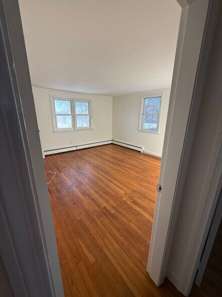 Building Photo - 38 Pine St