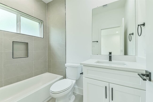 Building Photo - 5703 Balbo St