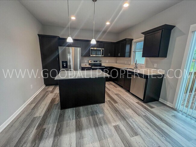 Building Photo - Spacious 3 Bedroom, 3 Bath Home with Fireplace, Deck & Walkout Basement