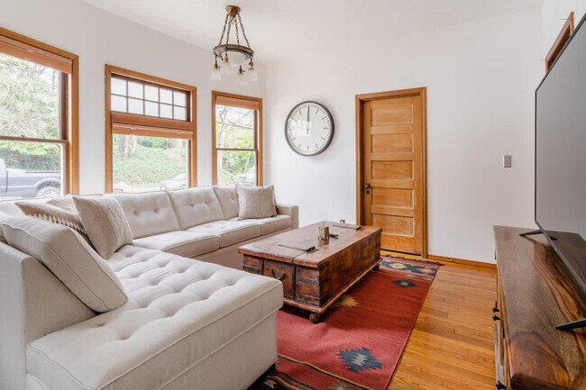 Primary Photo - 1200 SW 20th Ave