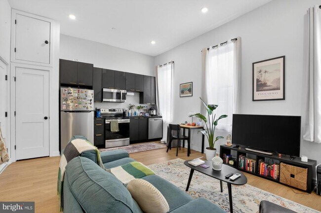 Building Photo - 1134 Pine St