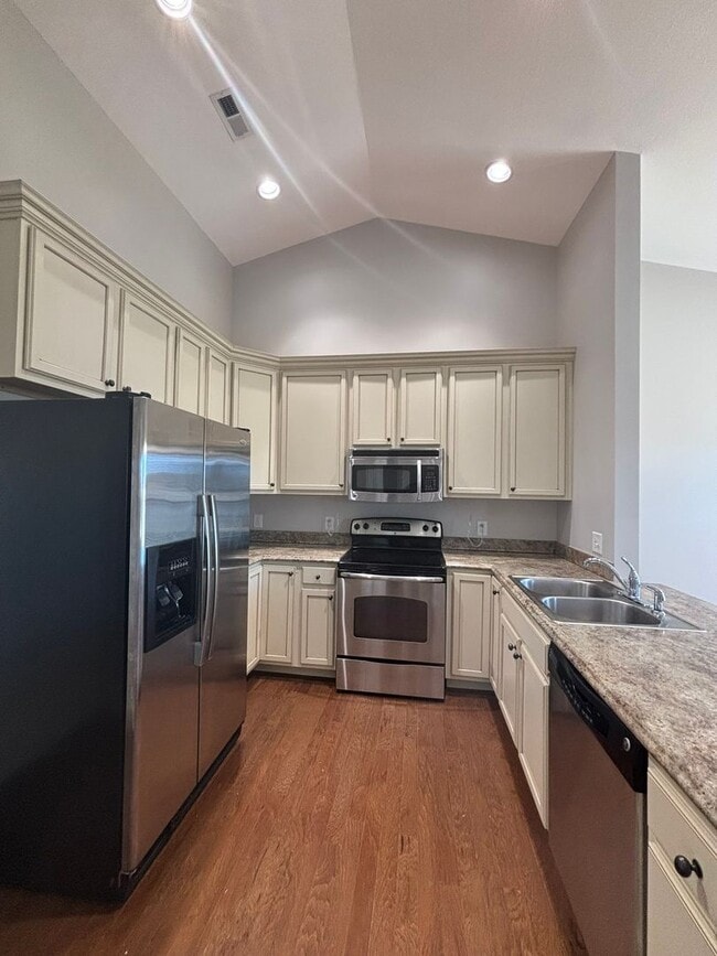 Building Photo - Coming Soon! Stunning 3 bedroom/2 Bath Home in Gray, $2200