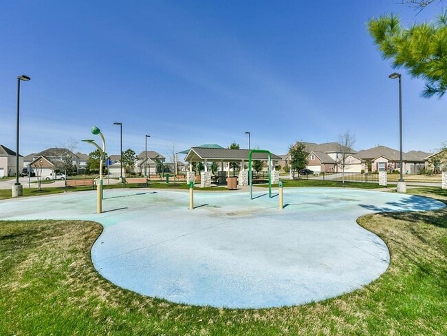 Building Photo - 16608 Foursquare Dr