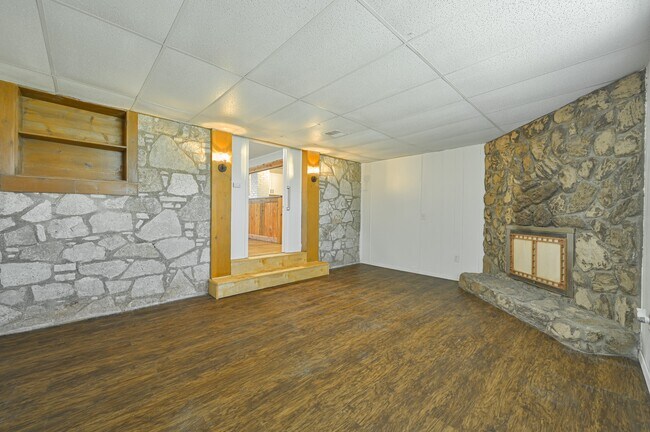 Building Photo - 713 NE 34th Terrace